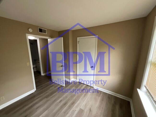 Building Photo - Charming 3 Bed, 1 Bath Home on Falcon Dr –...