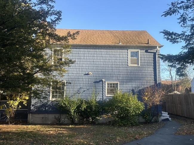 Building Photo - 530 Bellevue Rd