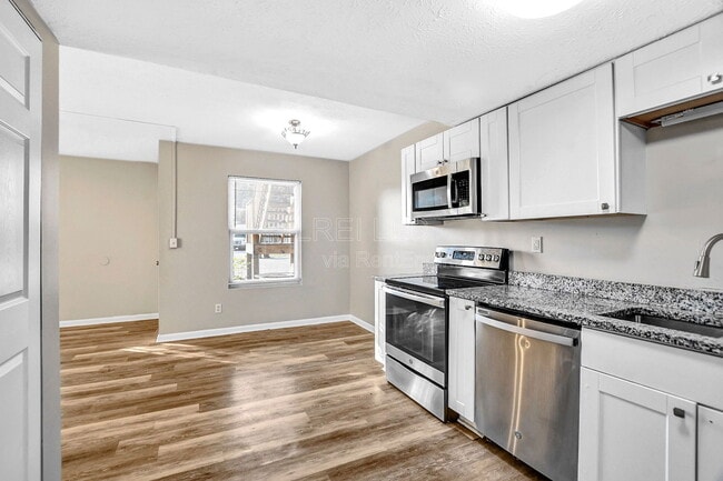 Building Photo - 407 Garrison Ct