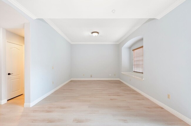 Building Photo - Three bedroom condo for lease in Arcadia