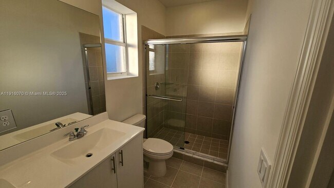 Building Photo - 2618 SE 27th Ct