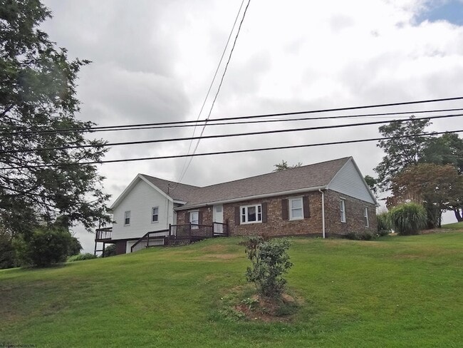 Building Photo - 2726 Stewartstown Rd