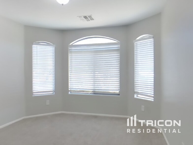Building Photo - 40179 W Thornberry Ln