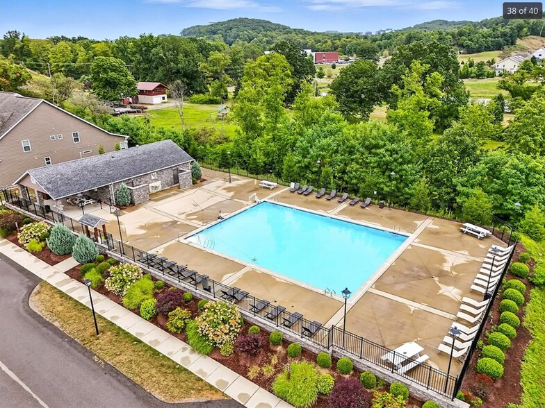 Building Photo - 2008 Hemlock Ln