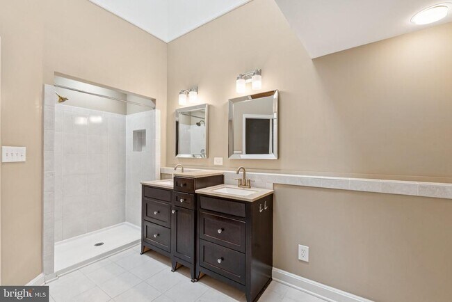 Building Photo - 5875 Woodfield Estates Dr