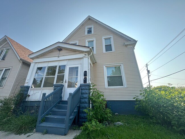 Primary Photo - 2655-55A N 24th St