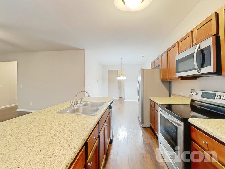 Building Photo - 817 Alta Wy