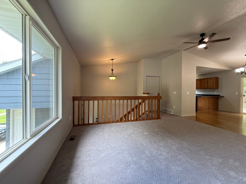 Living room - 2005 S Gordon Dr