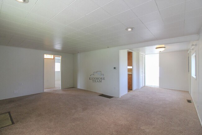 Building Photo - 2 Bedroom, 1 Bath Home in Central Richland - Detached Garage!