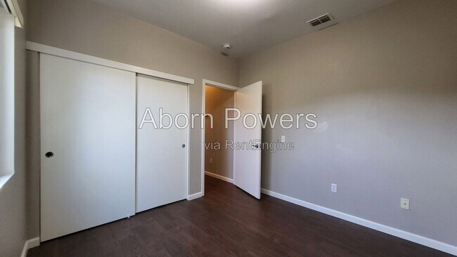 Building Photo - 626 Pearl Pl