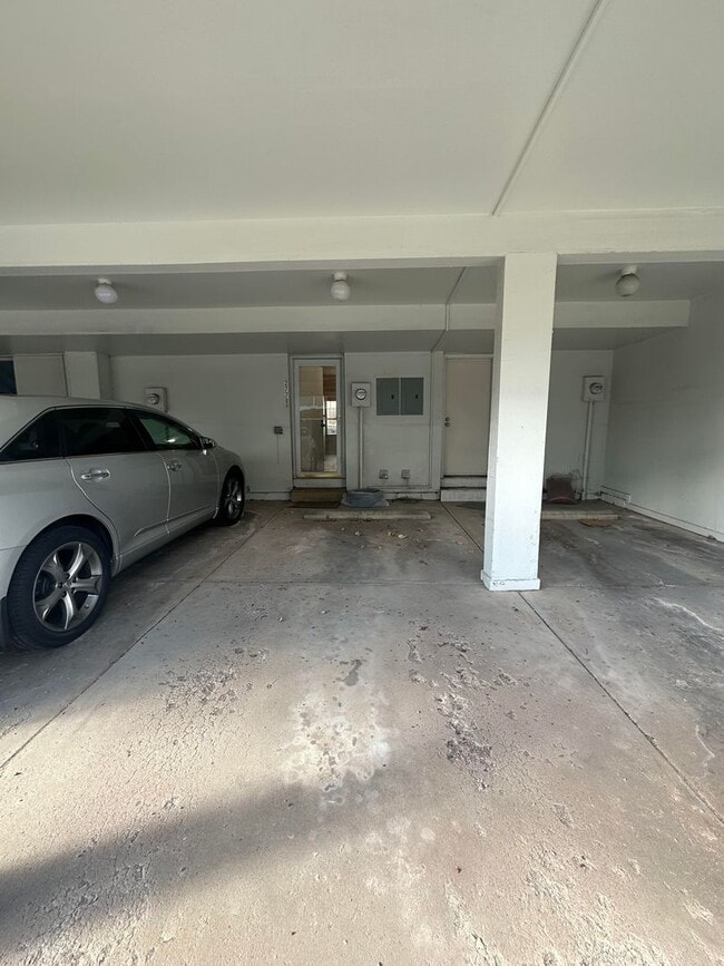 Building Photo - 2 Bed 1.5 bath townhome