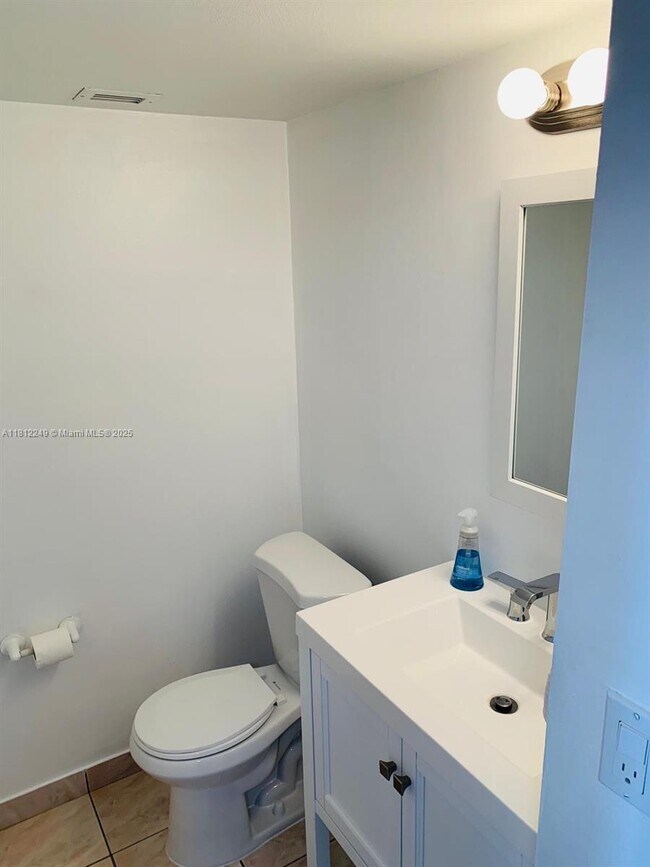 Building Photo - 13155 Ixora Ct