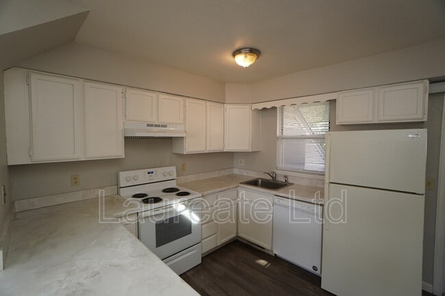 Building Photo - 982 S Pitkin Ct