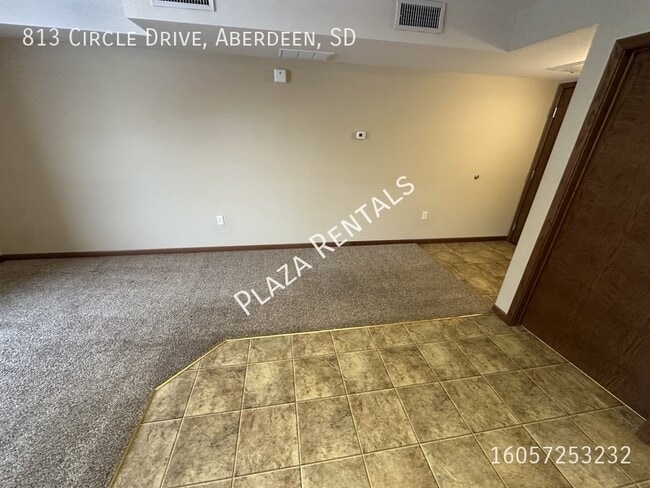 Building Photo - 214 S Kline St