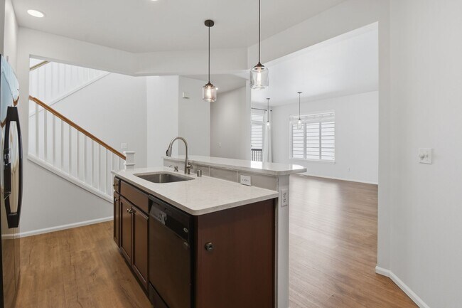 Building Photo - 4bd/2.5ba Renton Home