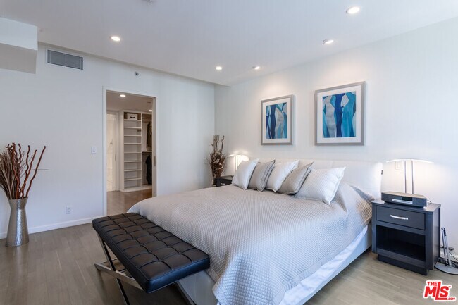 Building Photo - 10520 Wilshire Blvd