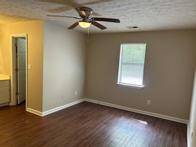 Building Photo - 1041/1043 Cantrell Ln
