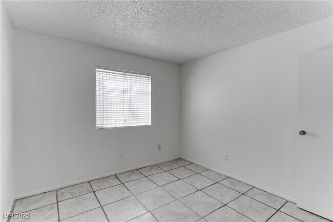 Building Photo - 312 E Tonopah Ave