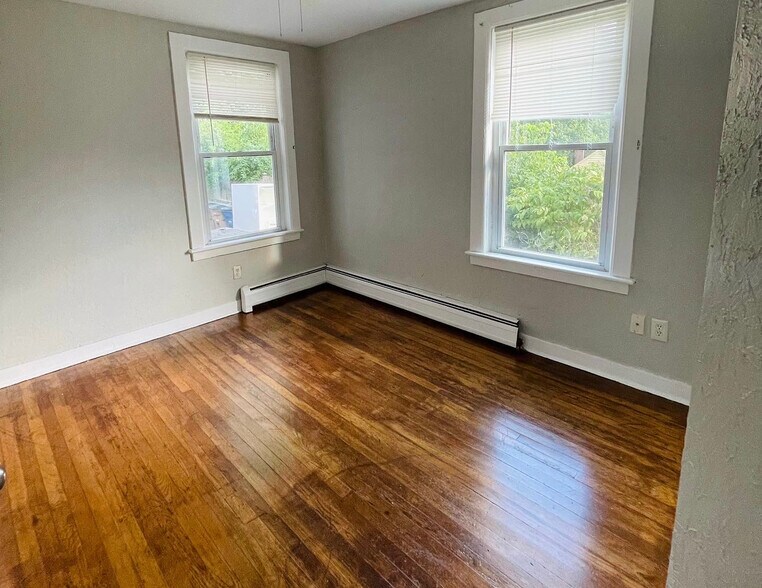 Building Photo - 8 Gaynor Pl