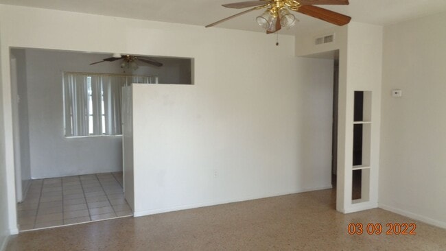 Building Photo - 2 Bed/ 1.5 Bath Home with Bonus Room