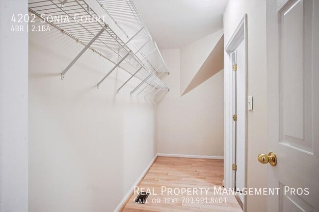 Building Photo - 4202 Sonia Ct