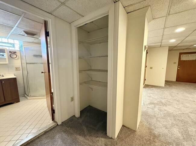 Building Photo - 604 Primos Ave