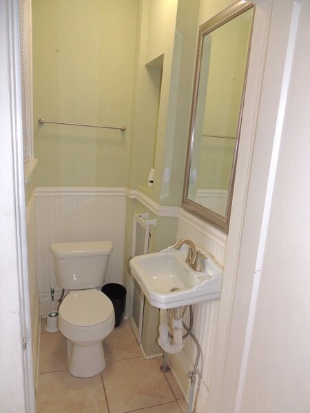 1/2 Bathroom - 331 Walnut St