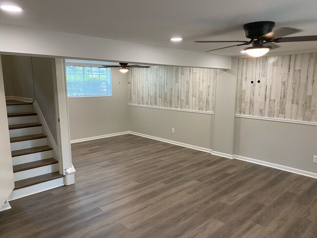 Building Photo - 2467 Carolyn Dr