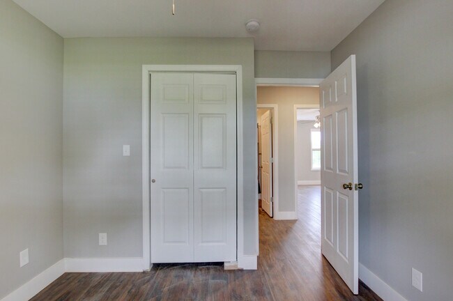 Building Photo - 5821 Highland Lick Rd