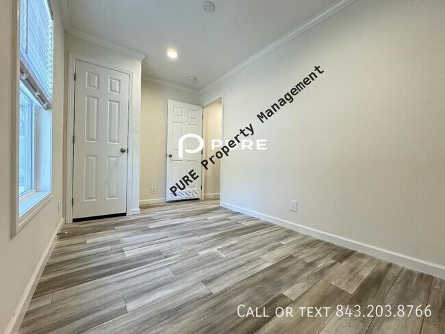 Building Photo - Mt Pleasant Homes GREAT LOCATION!!!!