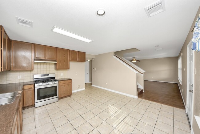 Building Photo - 15202 Lynford Crest Dr