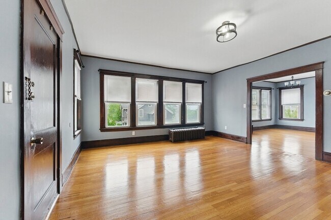 Building Photo - 466 Locust St