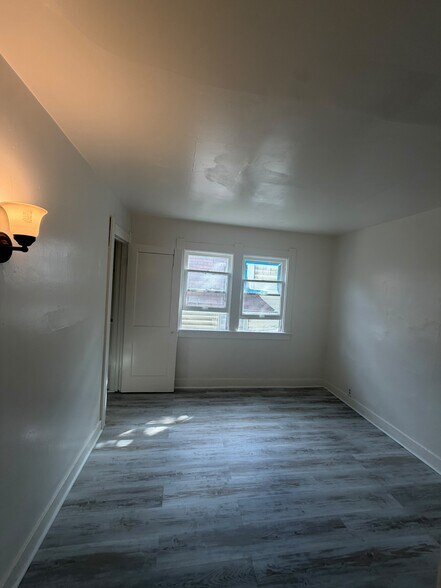 Building Photo - 3337 Parkwood Ave