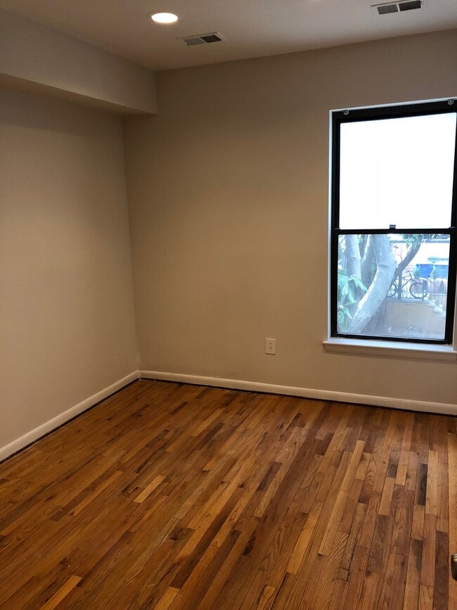 Building Photo - West End Giant