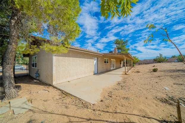 Building Photo - 17433 Sultana St
