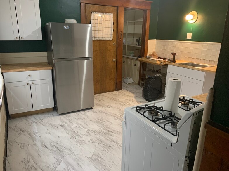 Kitchen - 2753 N Humboldt Blvd