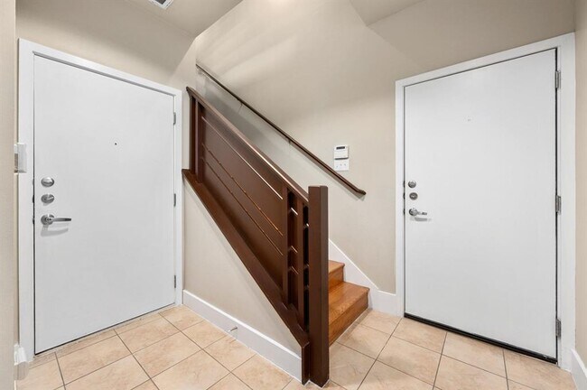 Building Photo - 1702 S Lamar Blvd