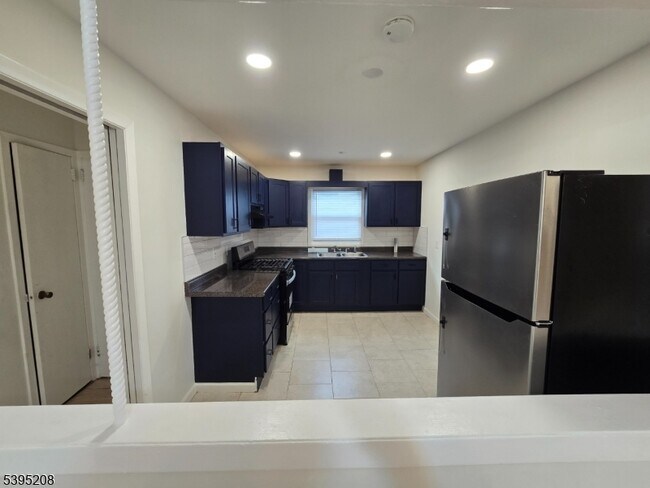 Building Photo - 67 Lindsley Ave