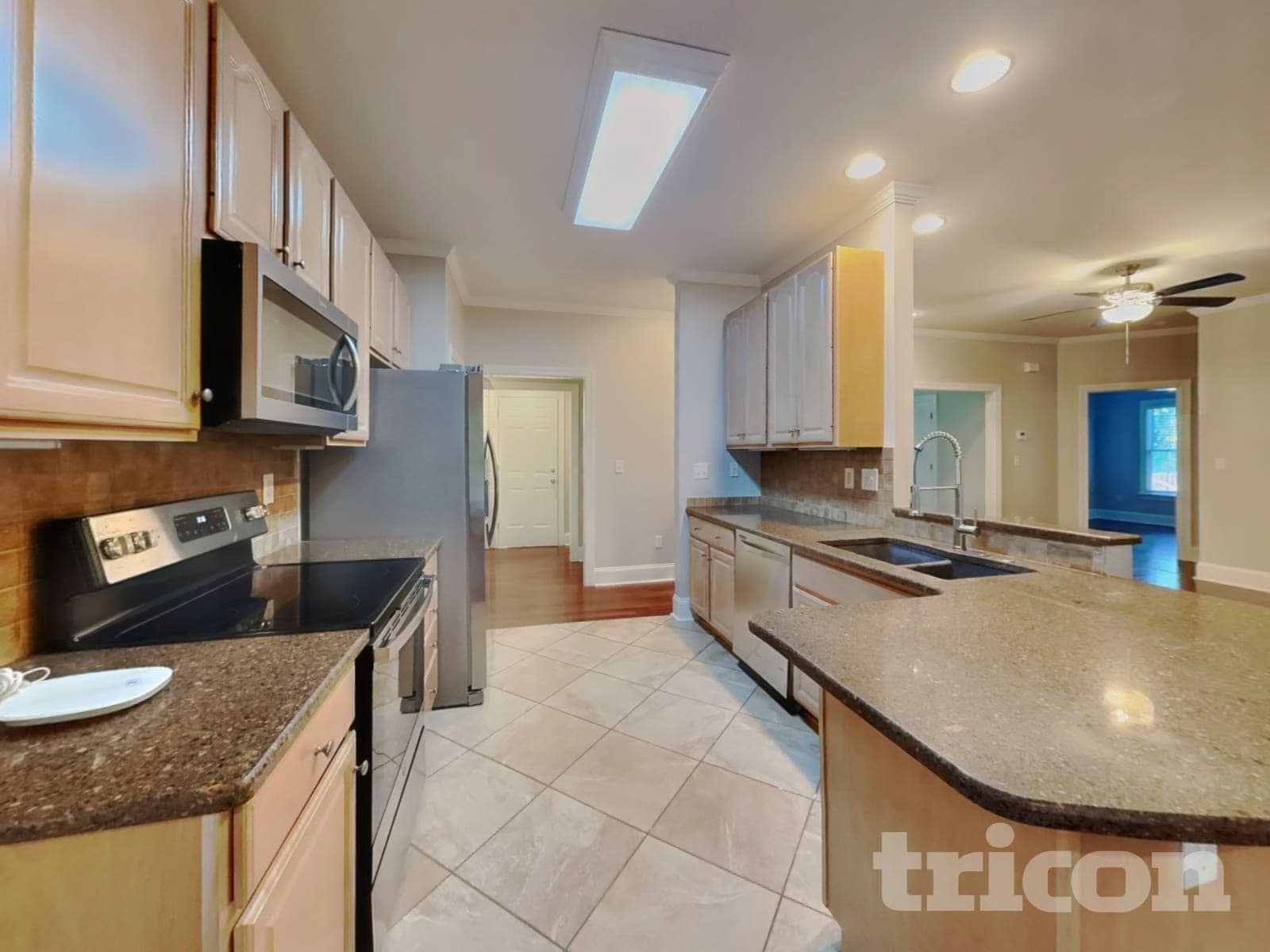 Building Photo - 1585 Deer Run Ct