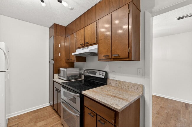 Building Photo - Move-In Ready 2BR Condo | Pool Access & Water Included