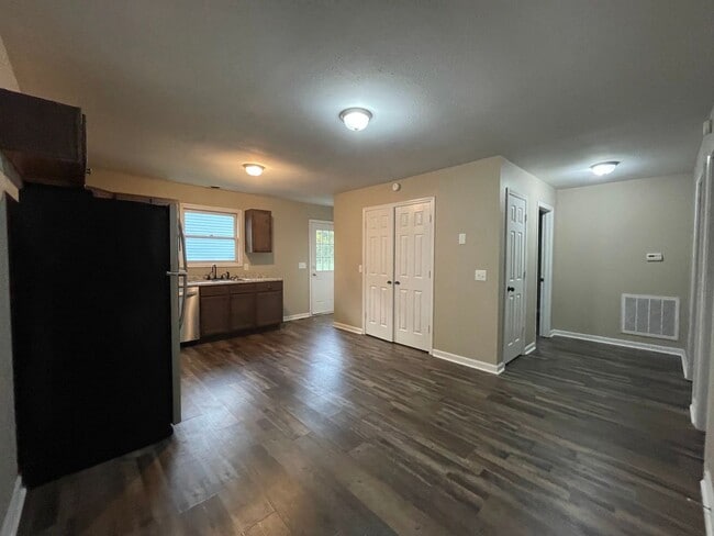 Building Photo - 1006 Northwood Dr