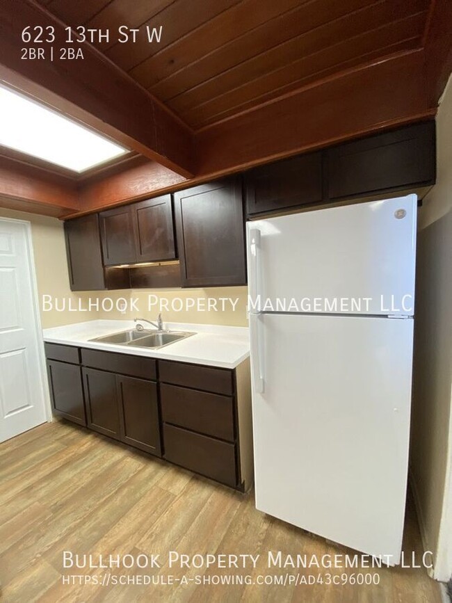 Building Photo - MOVE IN SPECIAL  - $300 off first full mon...