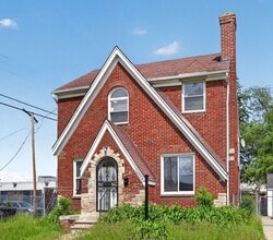Building Photo - Spacious 3 bed 1.5bath Brick Colonial **Open House Sat June 6th from Noon to 1pm**