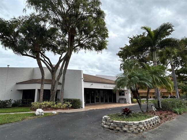 Building Photo - 6770 Royal Palm Blvd