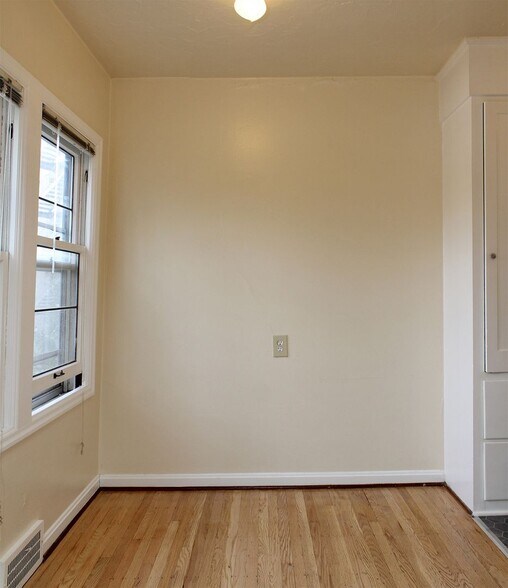 Building Photo - 2356-2366 SW Cactus Dr