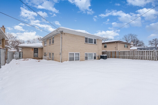 Building Photo - 2913 Kensington Ave