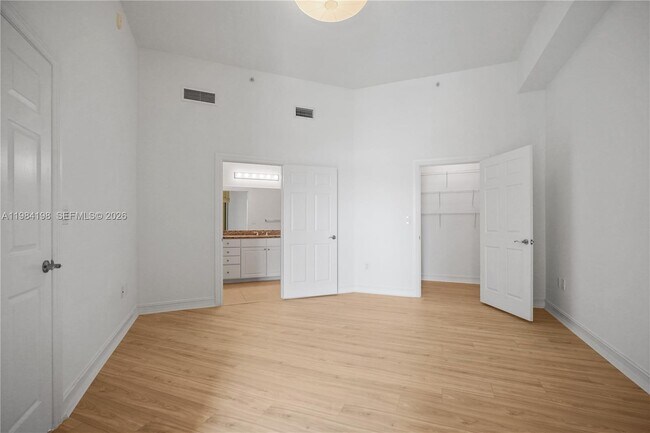 Building Photo - 3001 NE 185th St