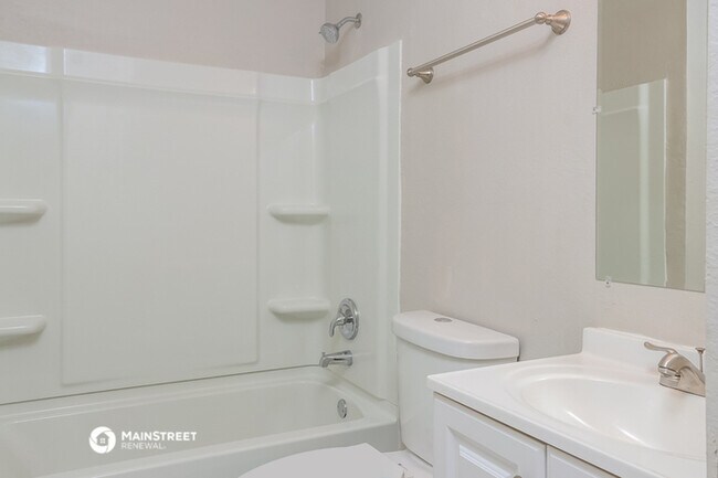 Building Photo - 1530 18th Ave SW