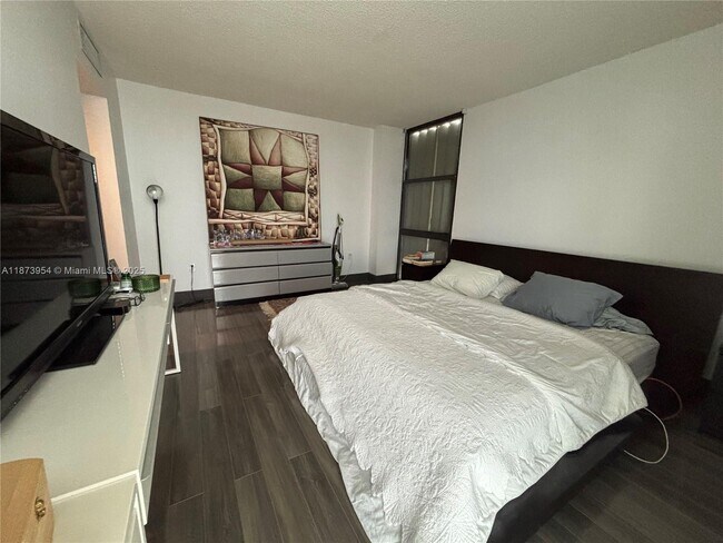 Building Photo - 3675 N Country Club Dr