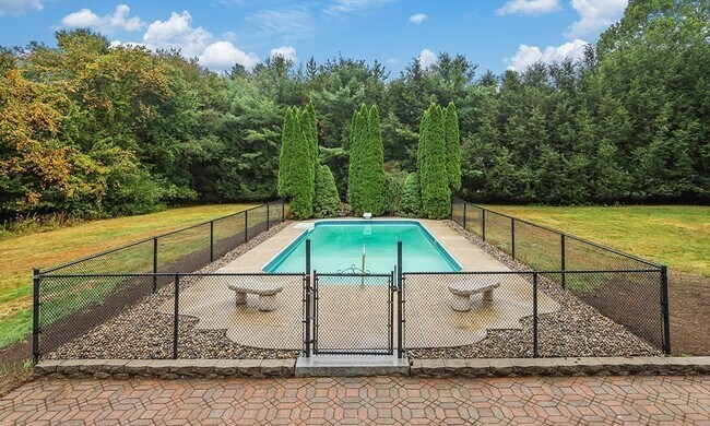 Building Photo - 94 Hudson Rd